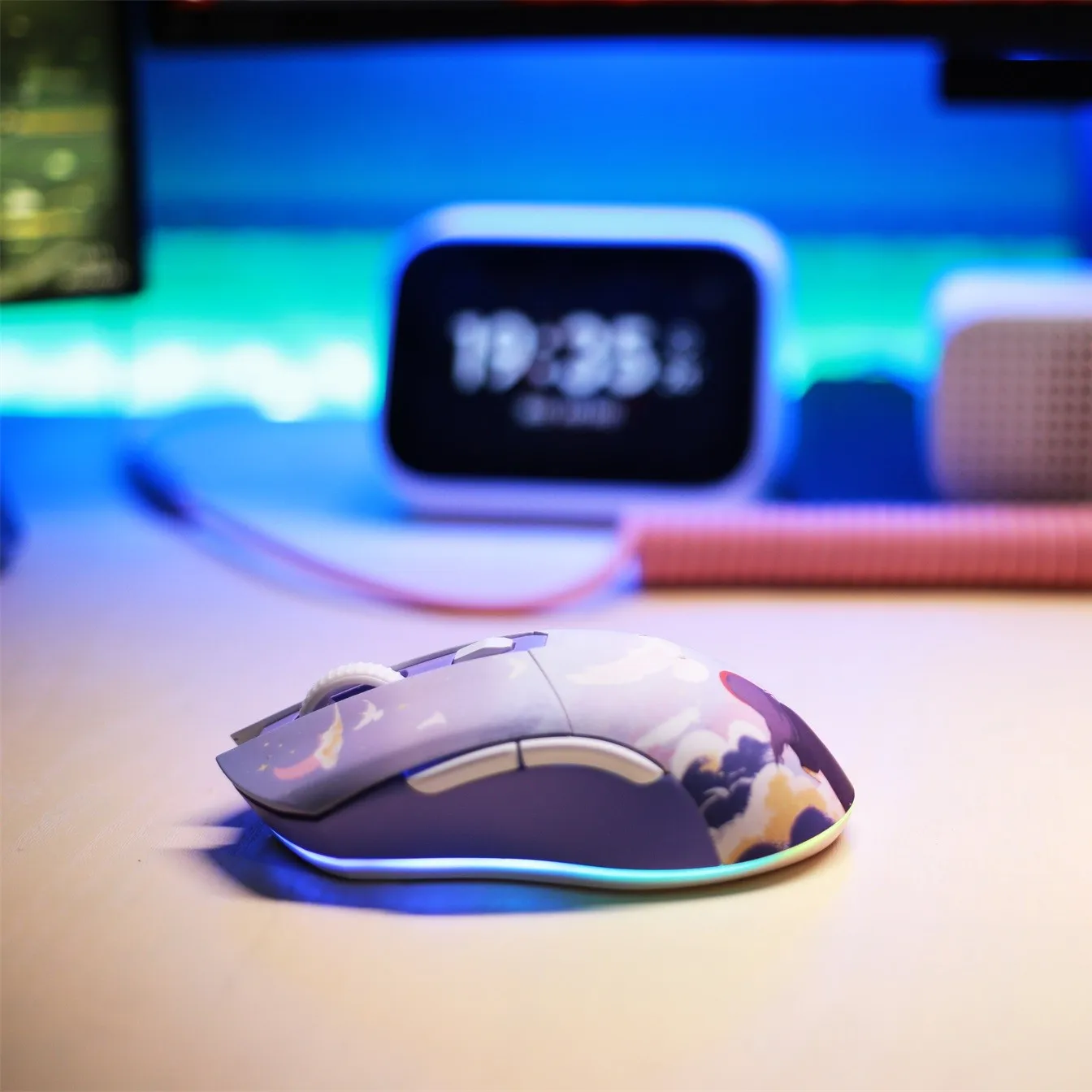 Dareu Traum Begegnung em901 2,4g drahtlose Maus Spiel Maus lila leichte RGB Licht Gaming-Maus mit Ladestation für Mädchen
