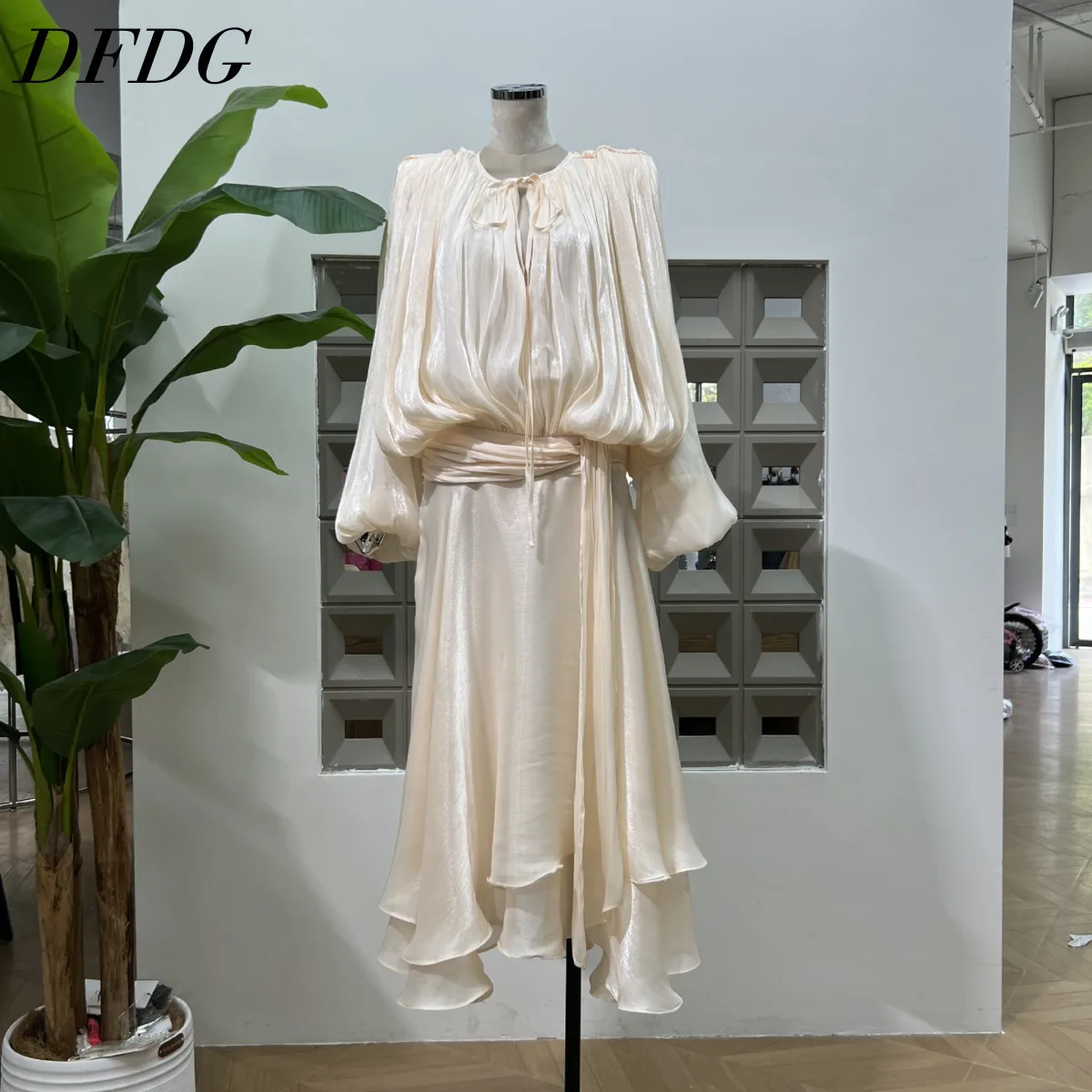 

DFDG однотонное платье с круглым вырезом, осень 2022, новый стиль, женская шифоновая плиссированная юбка с длинными рукавами и нерегулярным подолом