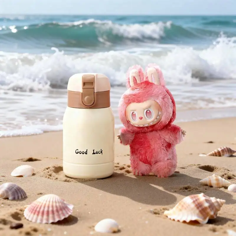 

Термос-кружка POP MART THE MONSTERS Forward High Energy Series LABUBU с нескользящим изолированным дном и устойчивой подставкой для рабочего стола