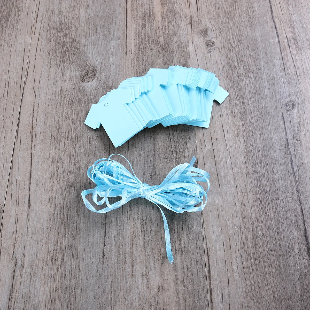 

100Pcs Baby Shower Party Favour Gift Tags Paper Cloth Shape Blue Blank Writable Tags for Cupcake Student Cards Thank You