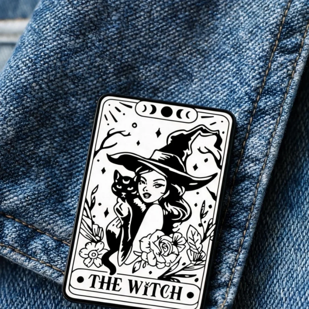 The Witch Tarot Card Enamel Brooch Black White Witch with Cat Lapel Pin Mystic Occult Badge Backpack Clothing Jewelry Gift