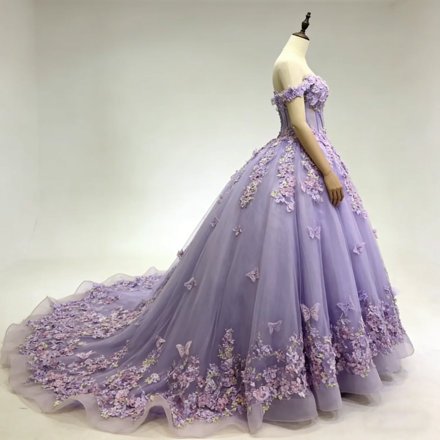 

Luxury Lavender Quinceanera Dresses For 15 16 Year Girl Applique Ball Gown Sweep Train Prom Birthday Party Pageant Customized