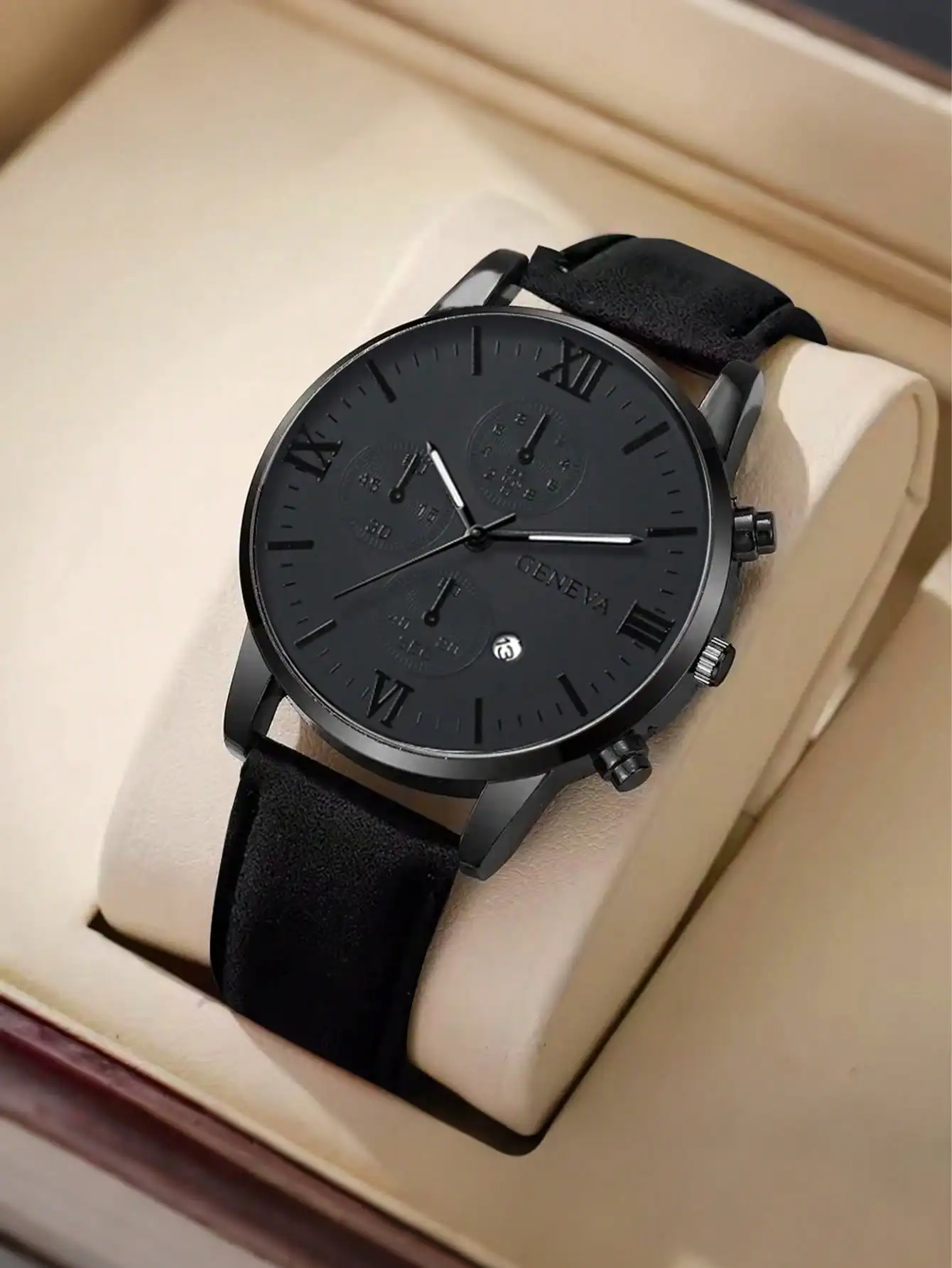 

Мужские черные часы-хронограф с римскими цифрами, ремешком из искусственной кожи и кварцевым механизмом