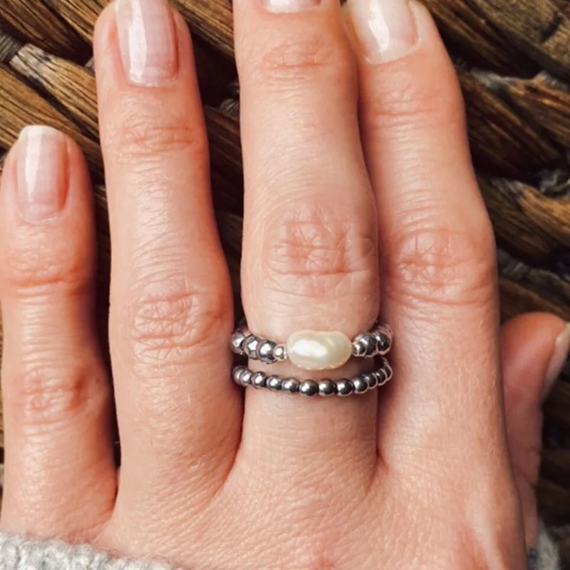 anillo-de-perlas-hecho-a-mano-para-mujer