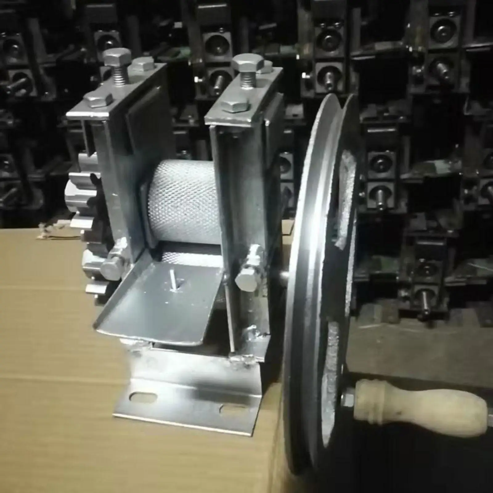 Adjustable Bamboo Strip Slicer Iron Material Layering Machine for Craftsperson Fine Weaving Projects