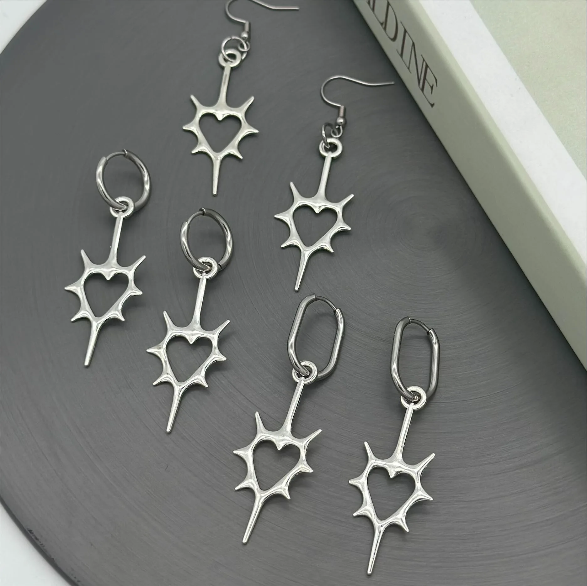 Y2K Spiky Hollow Heart Drop Earrings for Women Grunge Thorn Heart Dangle Earrings Korean Fashion Cross Hip Hop Earrings