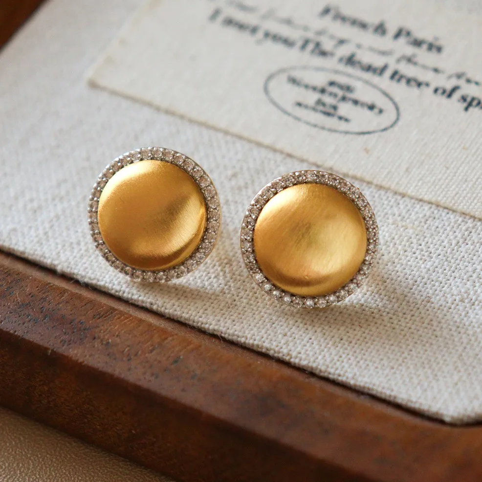 

Elegant Gold Color Round Stud Earrings for Women Retro Exquisite Rhinestone Earrings Women’s Party Jewelry Gifts