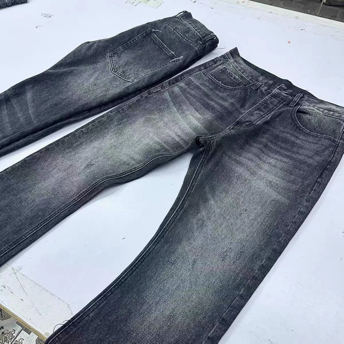 

Мужские джинсы SUDA Cleanfit: прямые, слегка расклешенные, из дышащего денима (хлопок/полиэстер), средняя посадка, для зимы