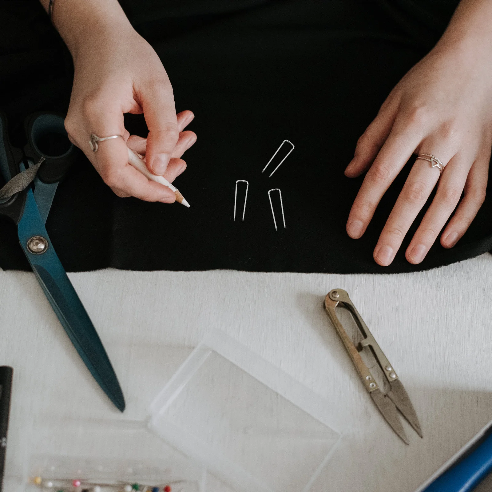 เข็มเย็บผ้ารูปตัวยูแบบใส ใช้ซ้ำได้ ปลายแหลมแข็งแรง อุปกรณ์เย็บผ้า สำหรับงาน DIY