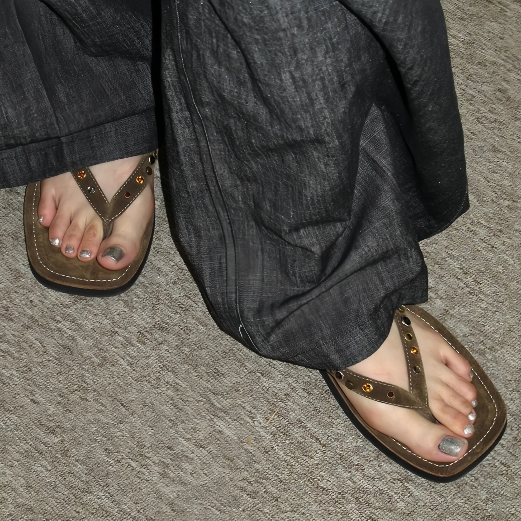 

Minimalist Flip Flops Thick Soled Flip Flops Metal Ring Decorative Slippers Beach Slippers Retro Fashion Slippers Flat Slippers