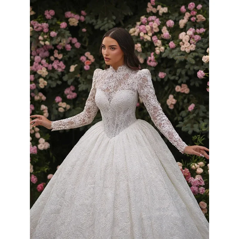 Maßgeschneiderte wunderschöne Ballkleid-Hochzeitskleider, Brautkleid, Stehkragen, volle Ärmel, Spitzenapplikation, saudi-arabische Brautkleider