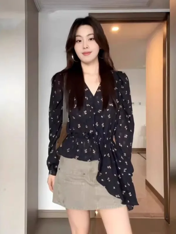 

plus Size Women's Black V-Neck Floral Long Sleeve Chiffon Shirt Spring Slimming Asymmetrical Waist-Cinched Top Korean Style C...