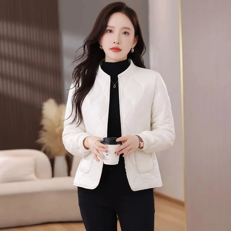 2025 nuevo abrigo de algodón para mujer moda Otoño Invierno chaquetas señoras corto añadido terciopelo grueso mantener caliente prendas de vestir exteriores Tops