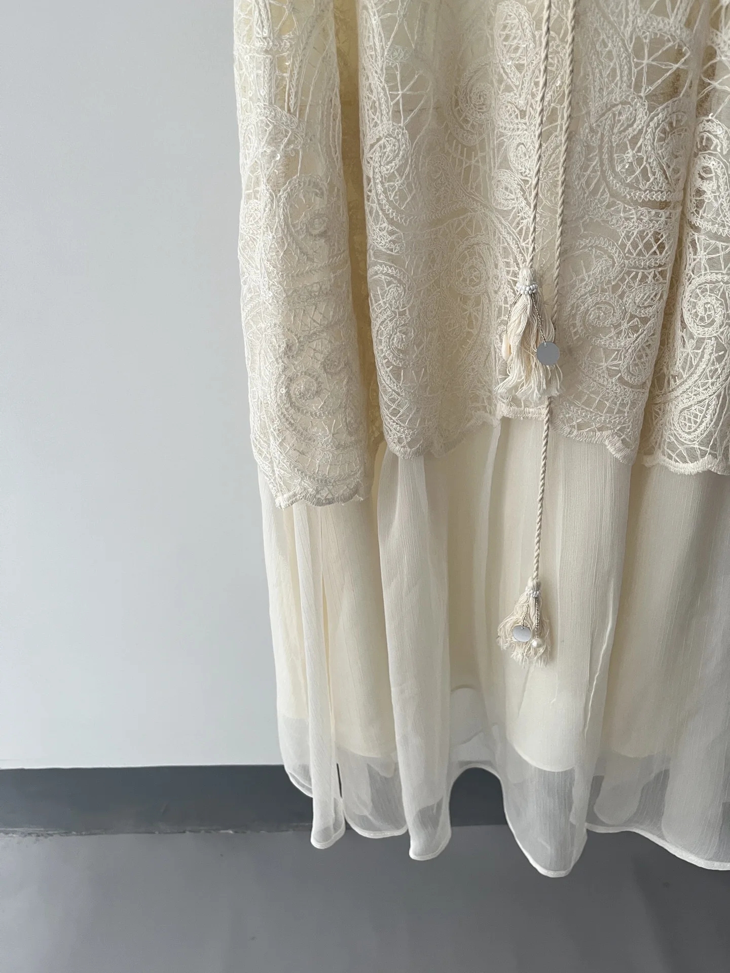 Elegancka sukienka damska letnia z koronką w stylu francuskim, imitacja dwuczęściowej, podkreślająca talię, 51c-1082