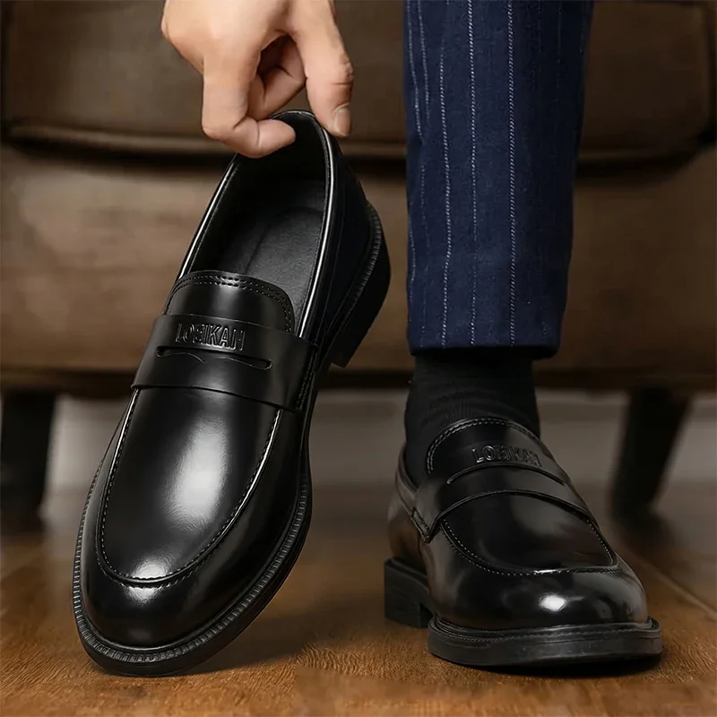 Herren Slip-On Loafer aus glattem PU-Leder, formelle Anzugschuhe mit rutschfester Sohle für Geschäft, Büro, Hochzeit und täglichen Pendelverkehr. – Detail 1