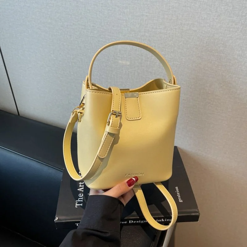 حقيبة كروس نسائية بوهيمية بكتف واحد وتصميم زهور وواسعة للارتداء اليومي