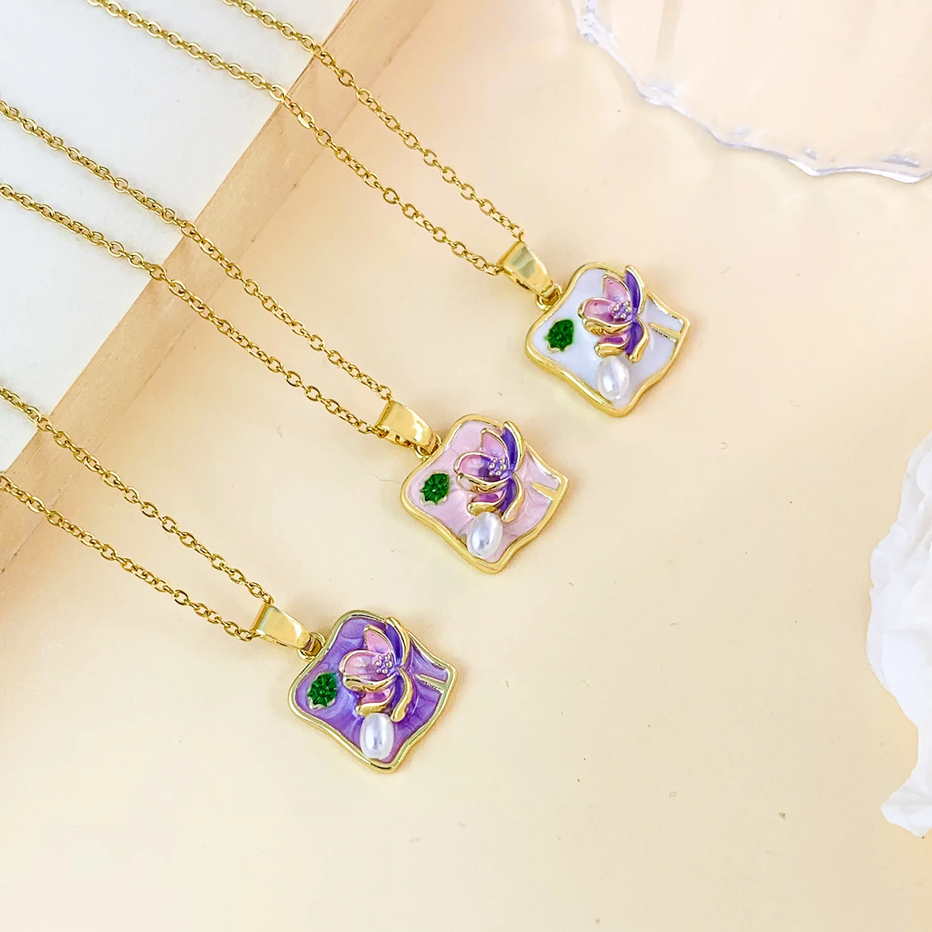 Pttozan Yaz Lotus Çiçeği Kolye - Vintage Fashion Illustration incelemesi ve fiyatı