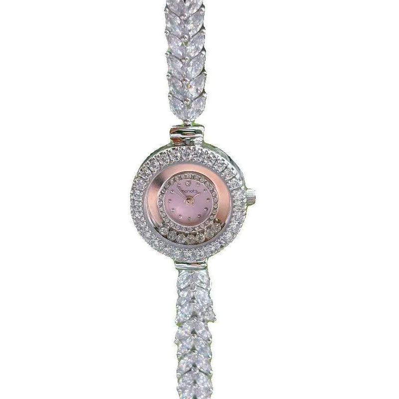 

Изысканные женские часы с блестящим браслетом, полностью инкрустированным бриллиантами, и эффектом сияния.