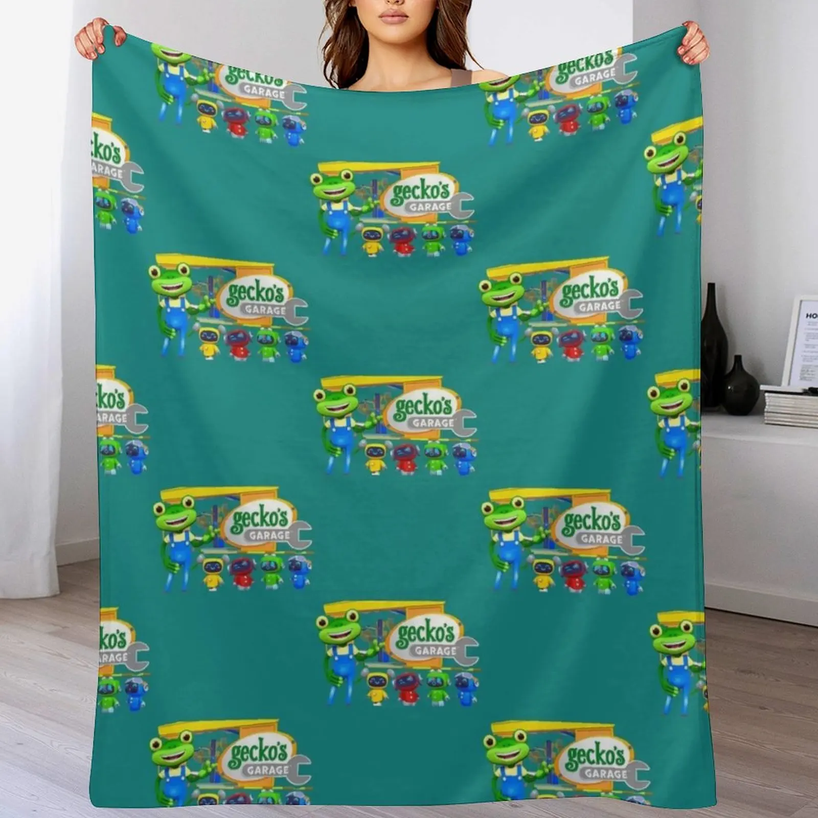 Geckos garage kidshoodie Throw Blanket Luxurious Soft Fuzzy Blanket for Sofa Bed