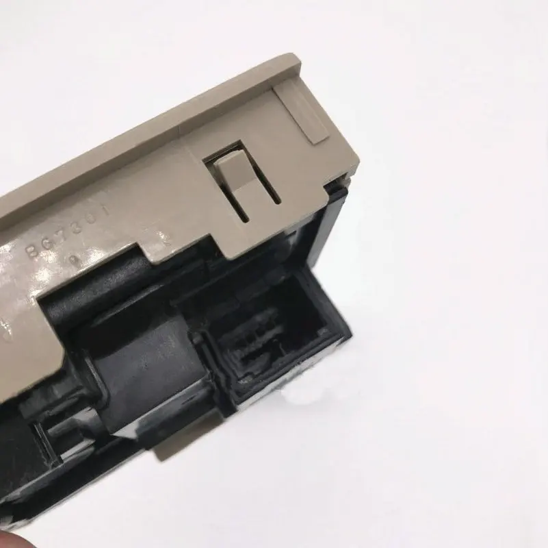 Applicable to CRV 2012-2017 Sunroof Switch Assembly Front roof reading light button switch in the car