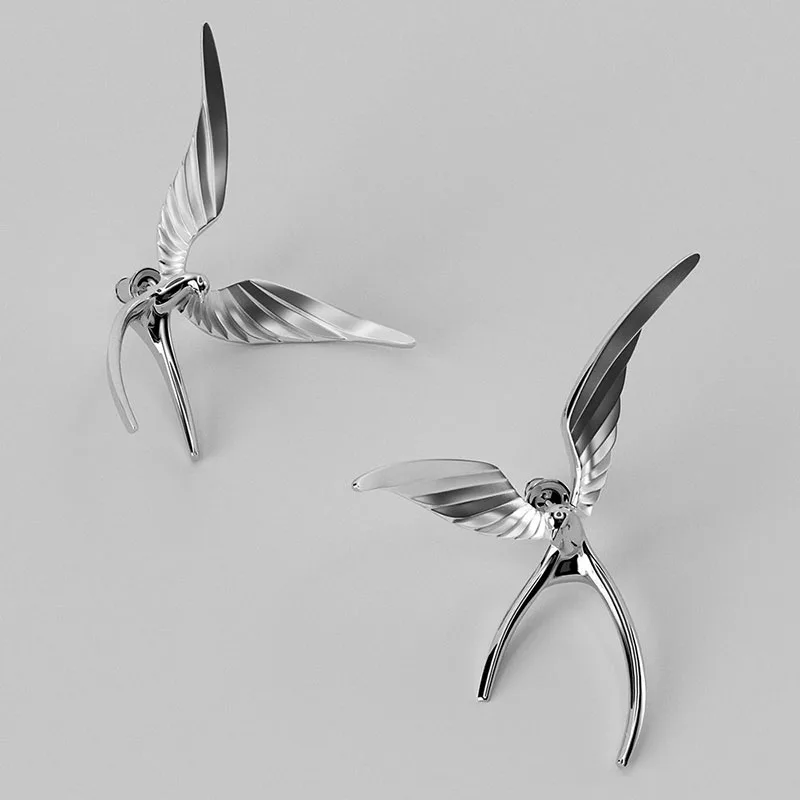 

Exaggerated and atmospheric swallow earrings showcase youthful charm with pure silver material that is hypoallergenic