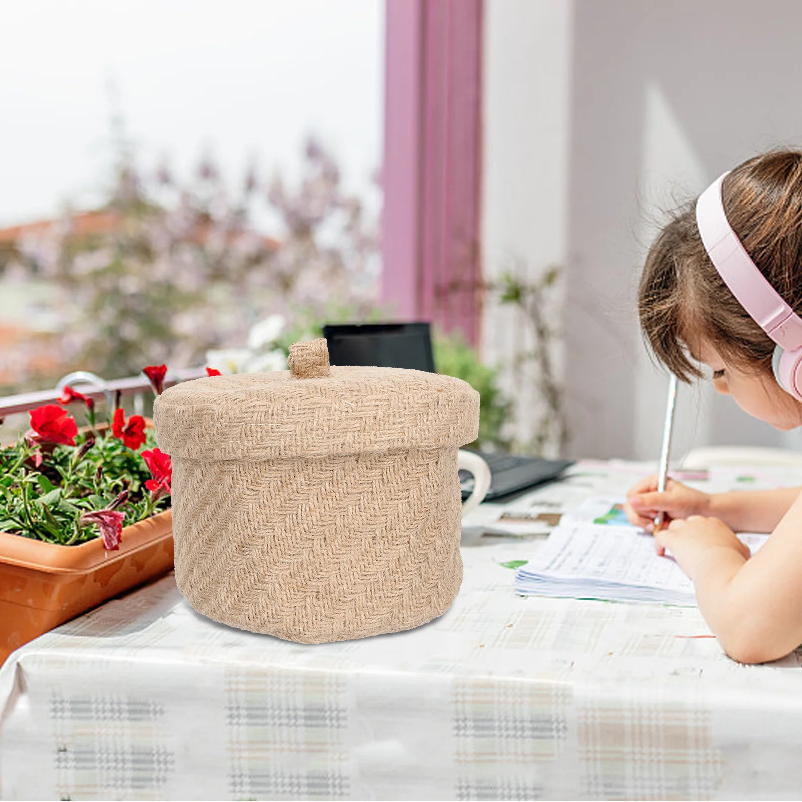 

Household Woven Storage Basket with Lid Multipurpose Desktop Sundries Organizer Decorative Makeup Holder for Home