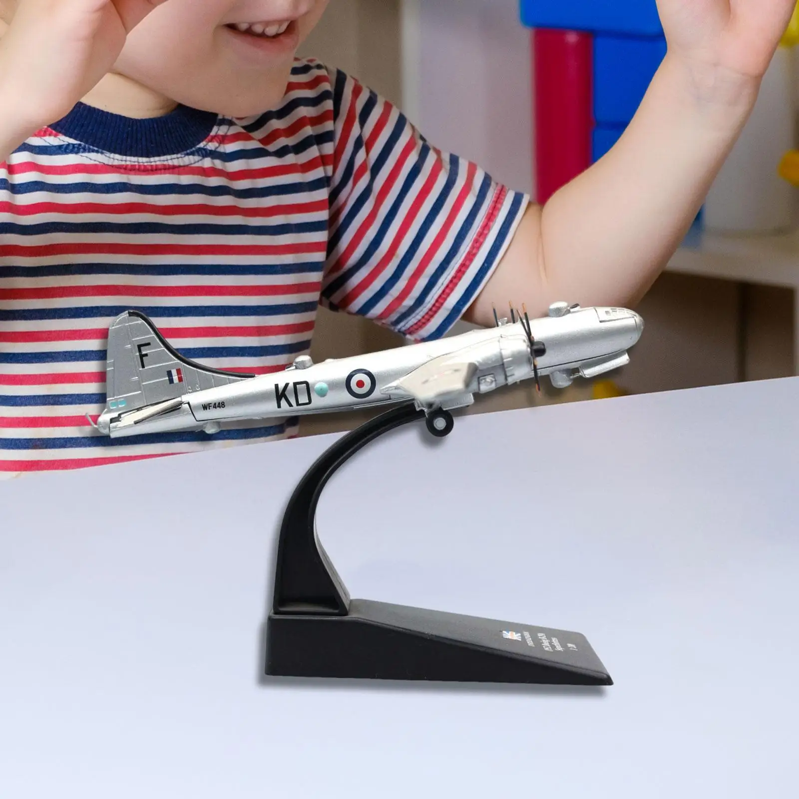 1 200 Scale Mini Aircraft Model Alloy Collectible Toy Metal Plane Replica for Aviation History Enthusiast Display