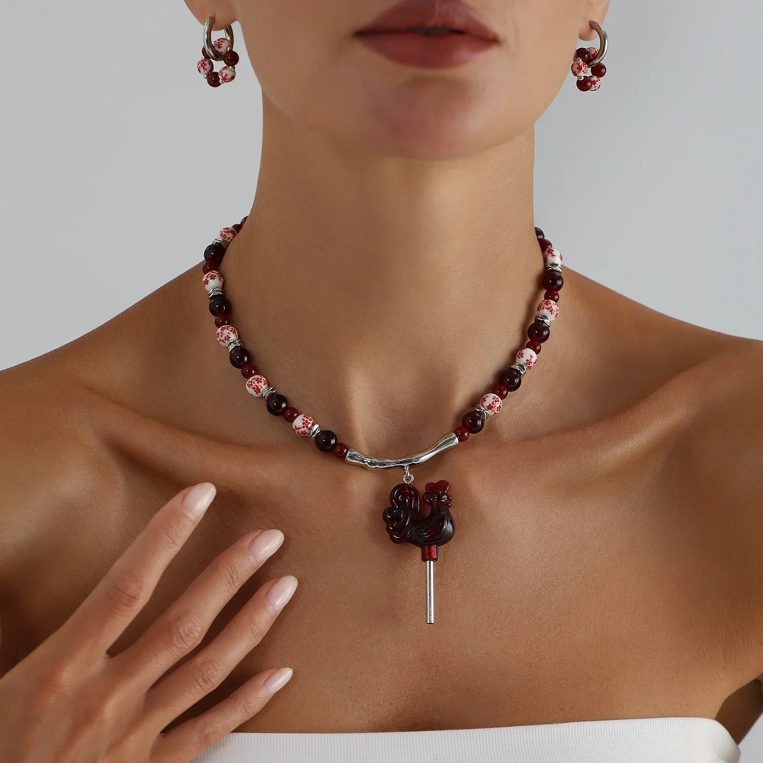 Vintage Creative Red Rooster Geometric Pendant Necklace for Women Fashion Versatile Personalized Jewelry Daily Accessories Gifts