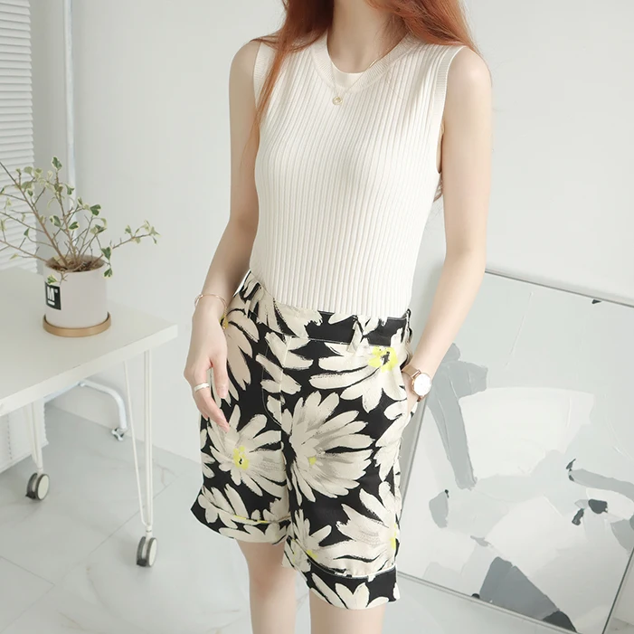 

Slimming High Waist Silk Satin Shorts Elastic Waist Versatile Shorts Korean Style Commute Wind Summer Thin Straight Leg Pants