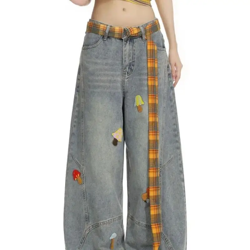กางเกงยีนส์ปักลายการ์ตูนสำหรับผู้หญิง ดีไซน์ใหม่สำหรับฤดูใบไม้ร่วงและฤดูหนาว ทรงขากว้าง เอวสูง ทรงหลวม ไซส์พลัส ทรงตรงเข้ารูป