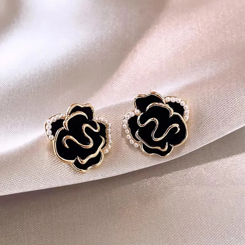 2023 New Classic Black Camellia Flower Stud Earrings Sweet Pearl Rose Flowers Earring for Women Korean Elegant Jewelry Gifts