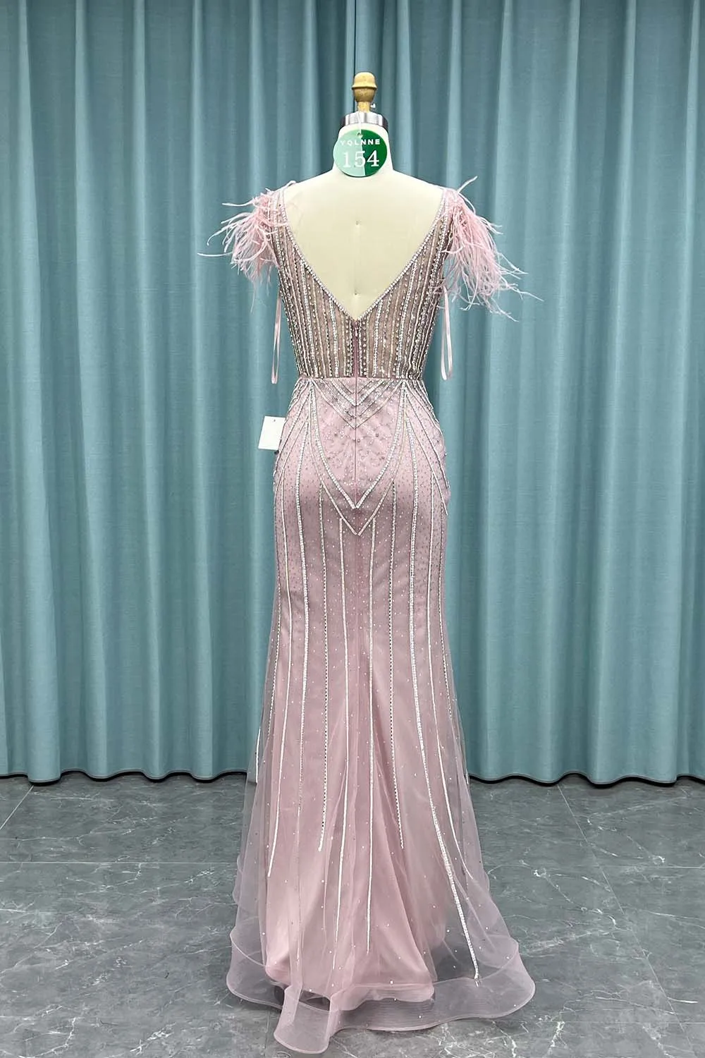 YQLNNE 0154 Abiti da ballo con cristalli di piume rosa Abito da sera lungo da sera con sirena in rilievo fatto a mano