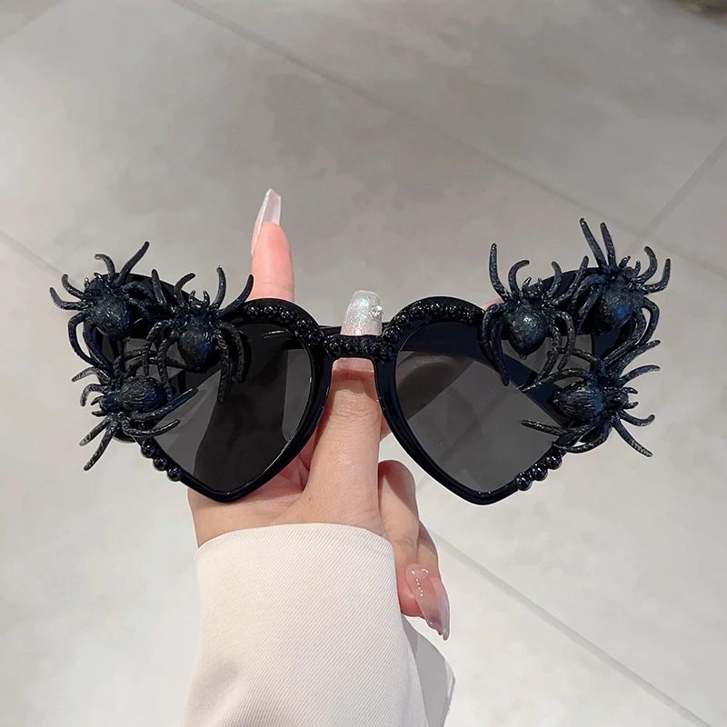KAMMPT Fashion Shiny Pearl Design Shades Funny Spider Decor Carnival Party White Sunglasses Women Ins Brand Decor Sun Glasses