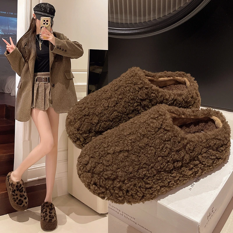 A slip-on lamb wool bao head half slippers women 2024 autumn and winter new wear comfortable lazy warm flat woolen shoes