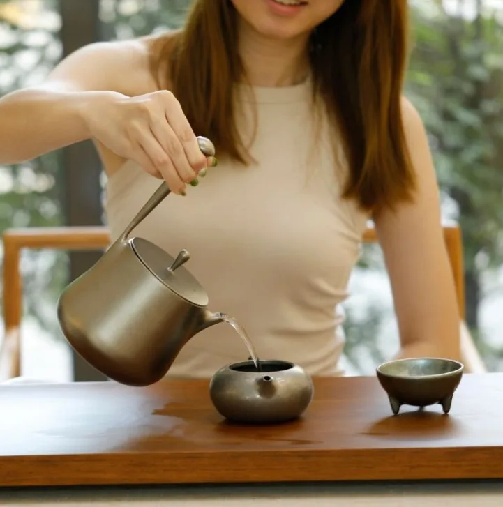 غلاية Dubhe من التيتانيوم، غلاية يدوية بالتنقيط، وعاء قهوة طويل وضيق مع مقبض مضاد للحرق، 1000 مل