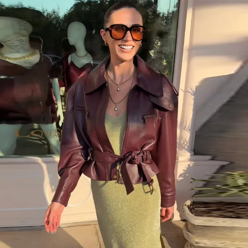 Jaquetas Biker Modernas e Elegantes, Casacos Retro Femininos em Burgundy com Cinto, Estilo Casual Feminino, Tendência Edgy Vintage Streetwear