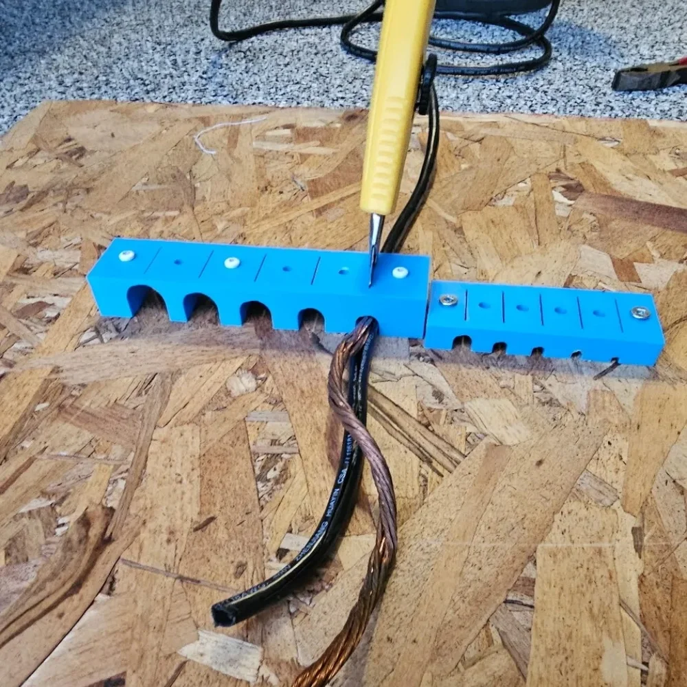 2pcs Wire Stripping Fixator Fixing Frame Cable Stripping and Fixing Tool Durable Material, Easy to Use