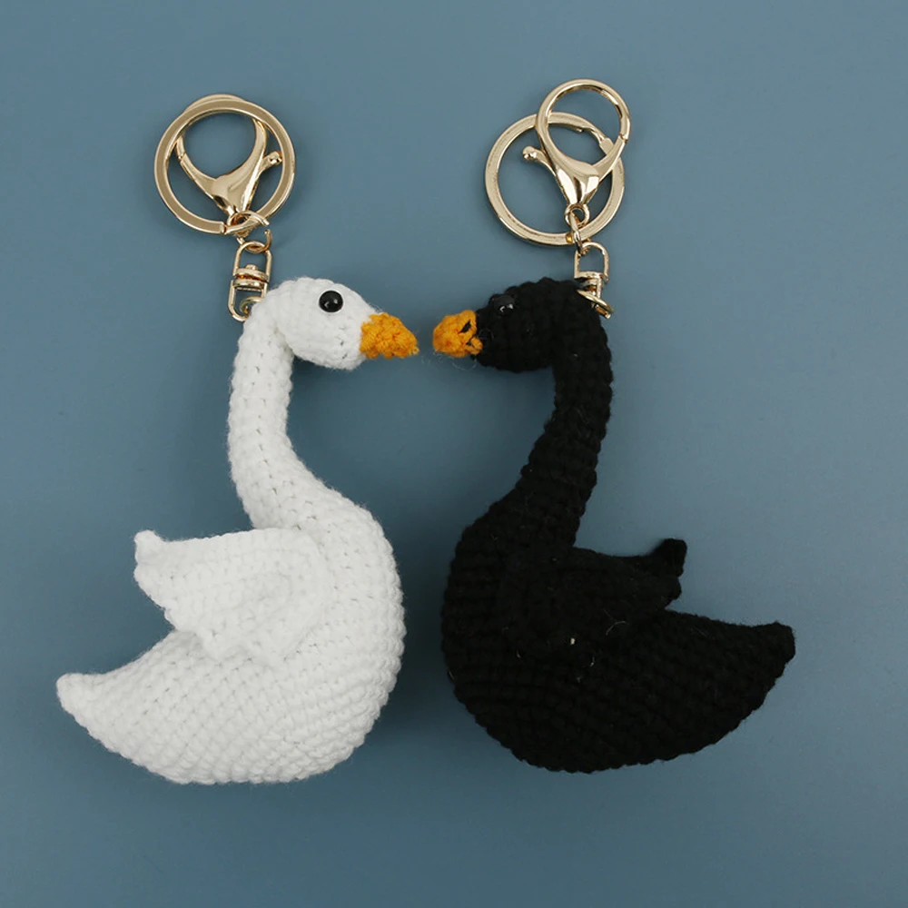Kreativer Gehäkelter Gänse-Anhänger Handgefertigter Cartoon-Schlüsselanhänger Gestricktes Tier-Rucksack-Dekor Geschenk für Paare – Detail 2