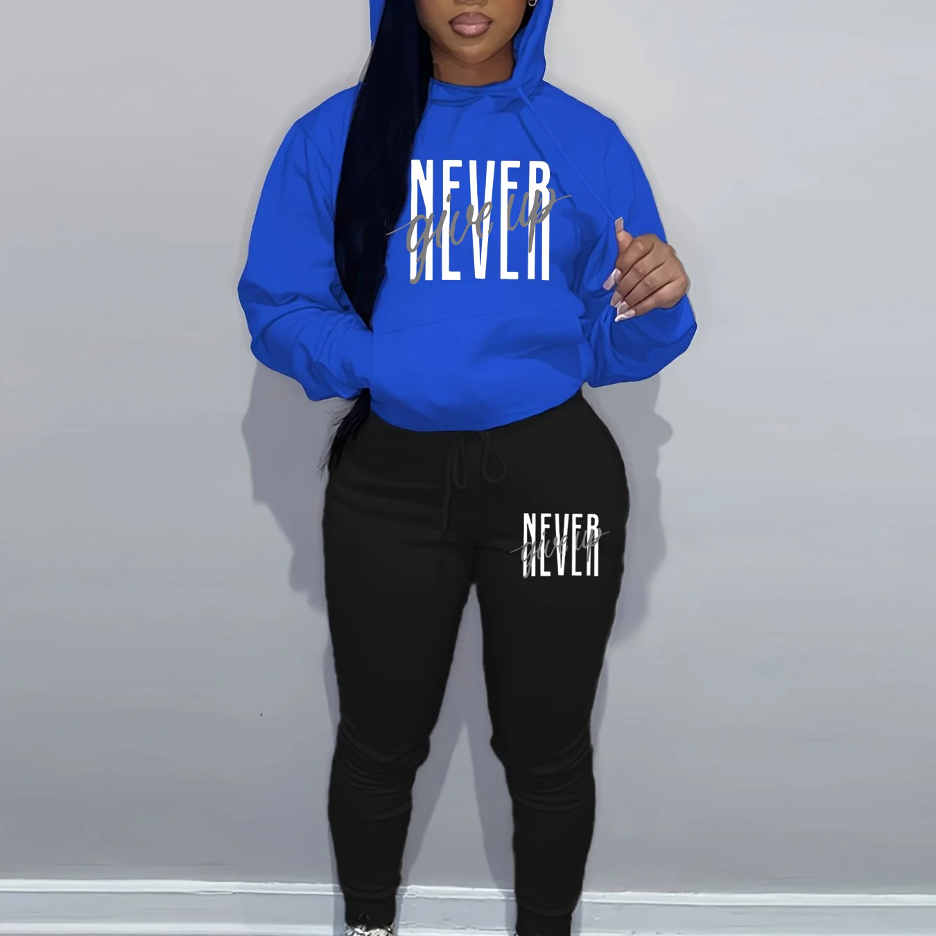 ชุดเสื้อฮู้ดมีฮู้ดพิมพ์ลายตัวอักษร NEVER give up สไตล์ลำลองแนวฮิปฮอปสำหรับผู้หญิง ฤดูใบไม้ร่วงและฤดูหนาว พร้อมกางเกงขายาวทรงสปอร์ต