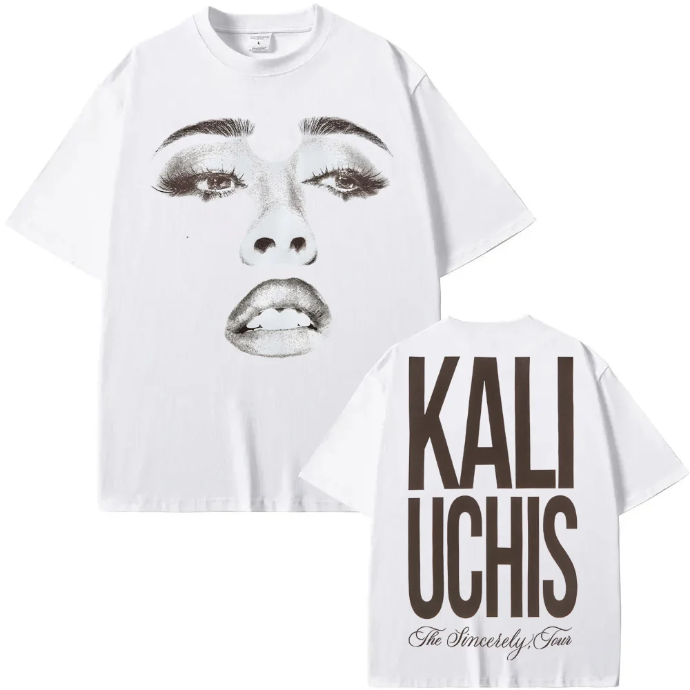 

ФУТБОЛКА Sincerely, Tour Face Kali Uchis такой же, что и официальный сайт 2025НОВЫЕ ТОПЫ из 100% хлопка Винтажная летняя футболка высокого качества в стиле хип-хоп