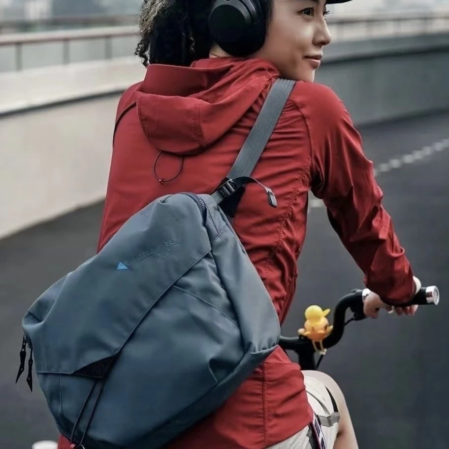 

8L Outdoor Messenger Bag Large Capacity Lightweight Commuting Cycling Shoulder Crossbody for Men and Women