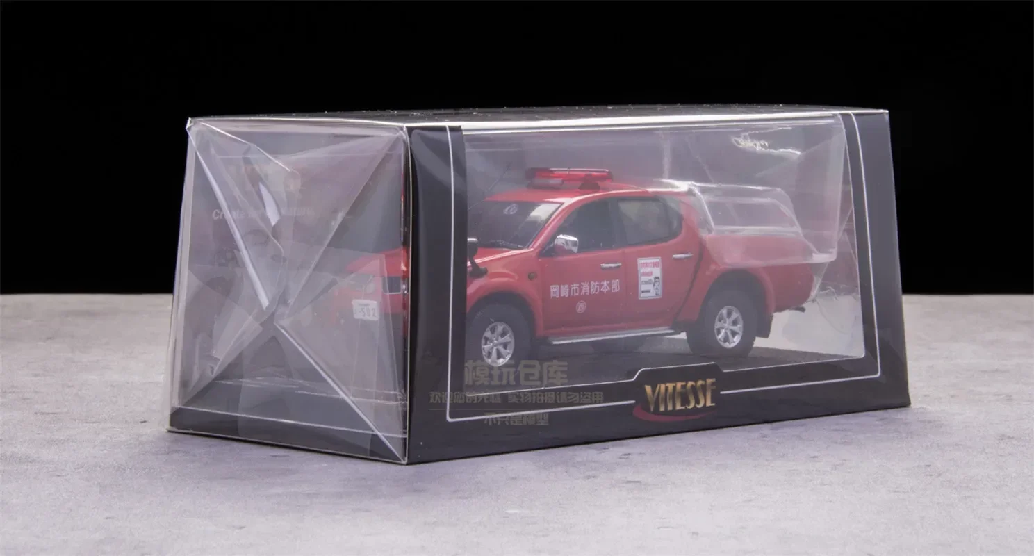 Sunstar-modelo de coche de policía del Reino Unido, juguete de regalo para Mitsubishi L200, Pick Up, Shizuoka, prefectura/motor de Bomberos de caoba, 1/43