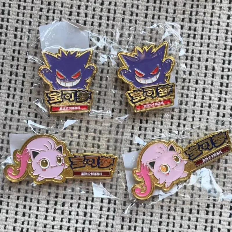 100% 오리지널 포켓몬 Gholdengo Maushold Plusle 기념 배지 PTCG 간체 중국어 수집품 카드 장난감 생일 선물