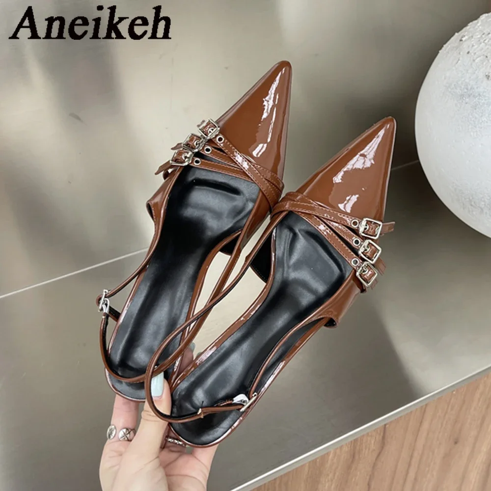 Aneikeh صنادل نسائية مثيرة بكعب منخفض وحزام خلفي مدبب موضة ربيع 2025 أحذية ضحلة سهلة الارتداء من الخلف