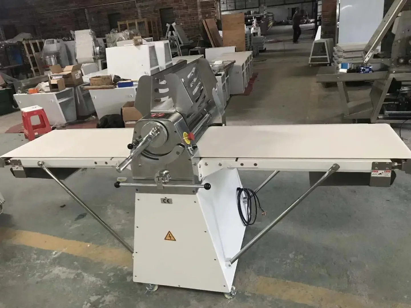 Aço inoxidável Commerical Massa Rolo Sheeter, Padaria Equipamentos, Croissant Cutter Machine