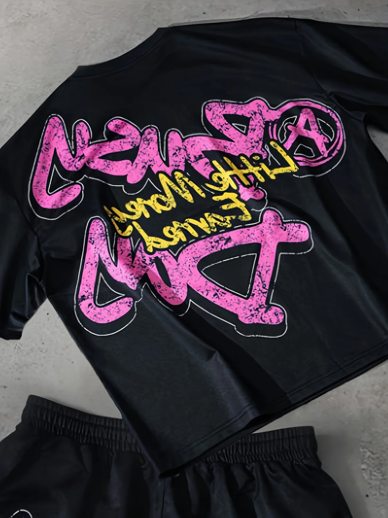 Summer Men's Personalized Graffiti Printed Comfortable Breathable Round Neck T-shirt Shorts Set Outdoor High Street Clothing - Image 4