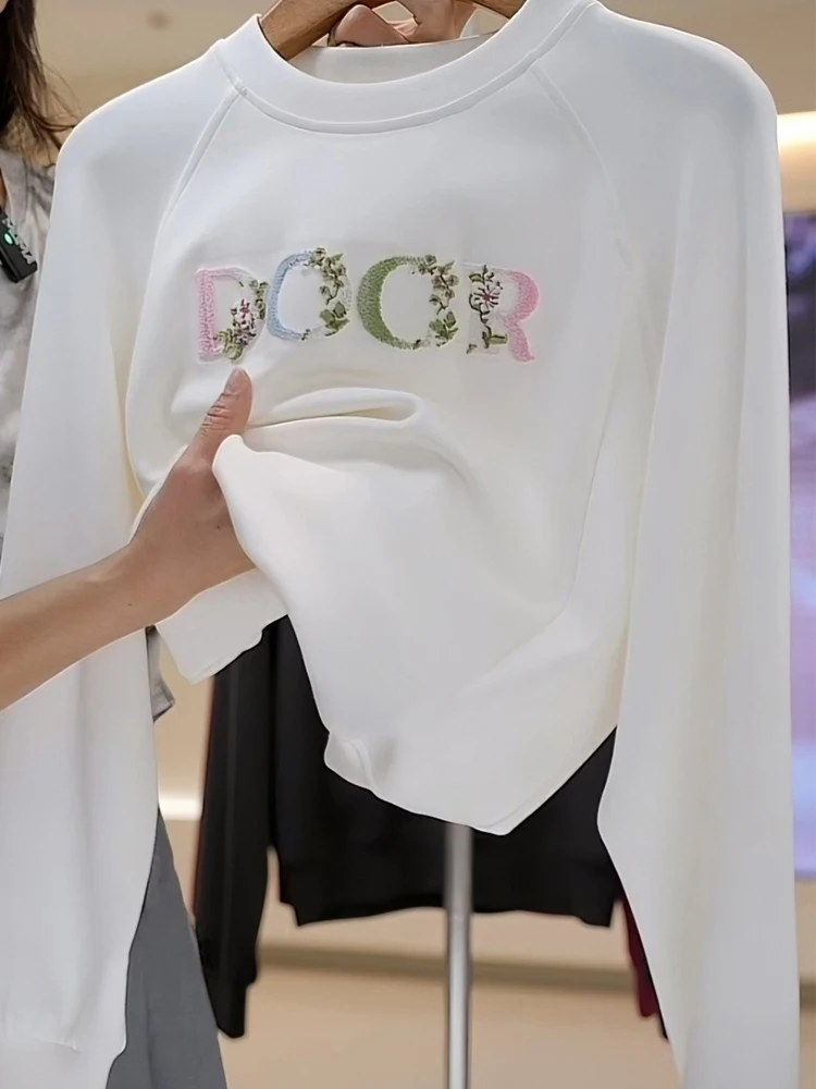 Rundes Ne-Sweatshirt für Damen 2025, neu, faionable, weiß, vielseitig, lockeres Oberteil ohne Hut, Frühling und Herbst, saisonale Auswahl