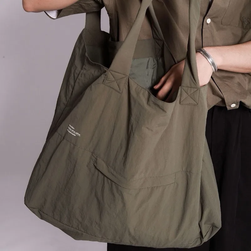 

1 шт., новинка 2025 года, простая сумка через плечо, водонепроницаемая легкая сумка, большая вместительная сумка для хранения, дорожная сумка для отдыха и путешествий