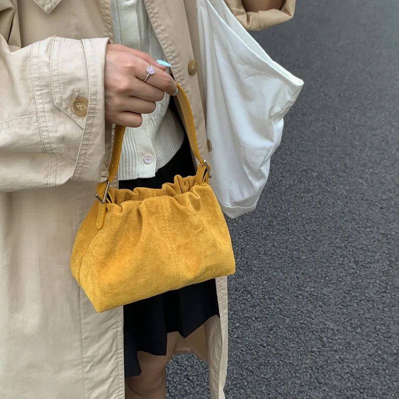 

2025 Niche Bucket Bag, Casual Commuter Purse for Women, Versatile Crossbody Tote, Minimalist Day-to-Night Bag, Textured Sling