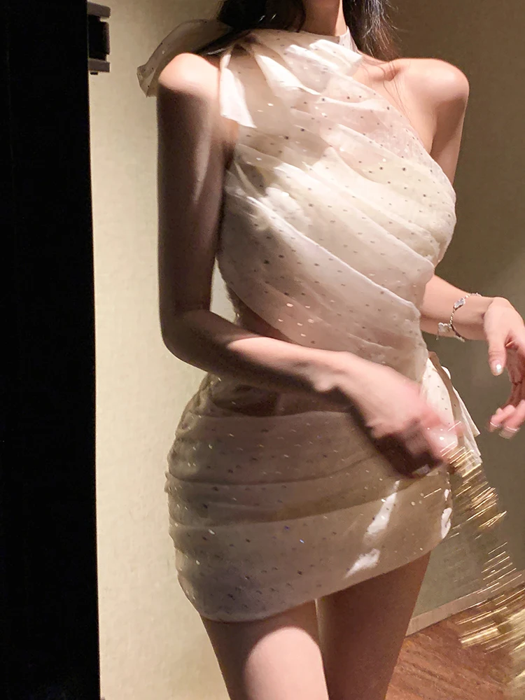 실버 폴카 도트 넥 라인 나비 매듭 드레스 허리 컷 아웃 디자인 여름 새 스타일 여성 패션 통근 한국어 버전 짧은 치마